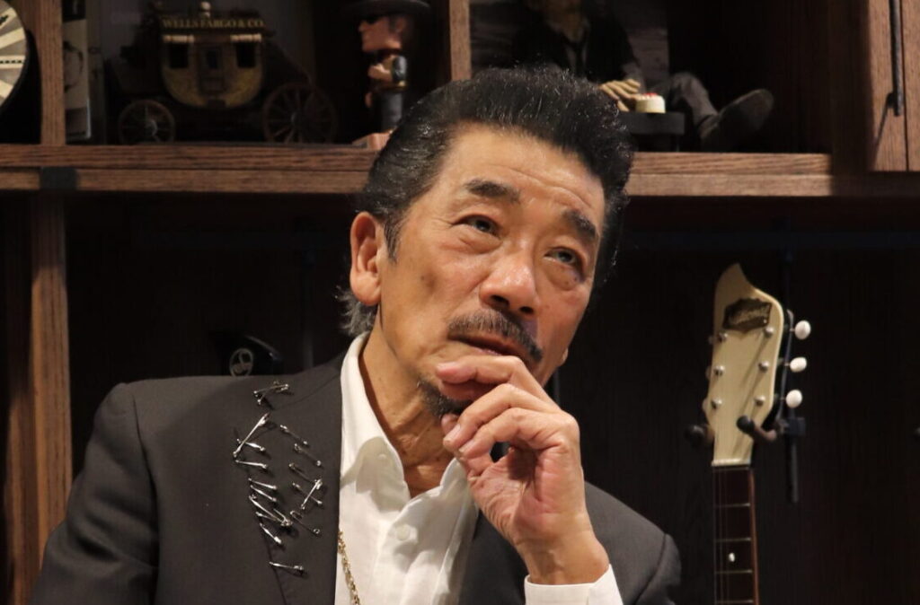 校庭で流れたプレスリー ロックンロールの先駆者が語る 50年目の新境地【宇崎竜童】